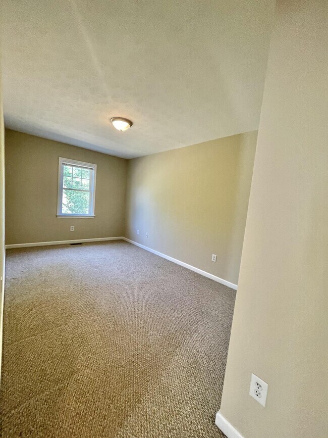 Building Photo - 39 Abbey Ct