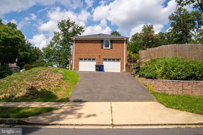 Building Photo - 5012 Larno Dr