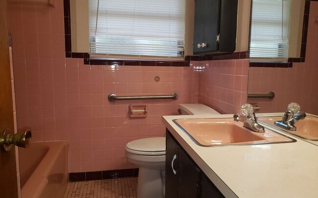 Building Photo - 506 SW Tularosa Ln