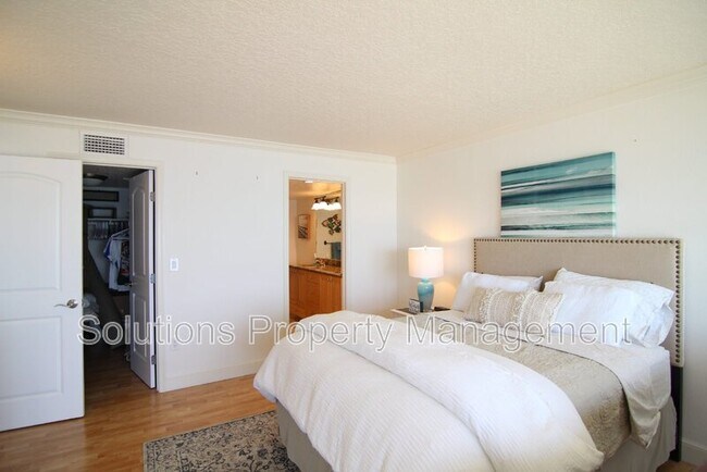 Building Photo - 1095 N Hwy A1A