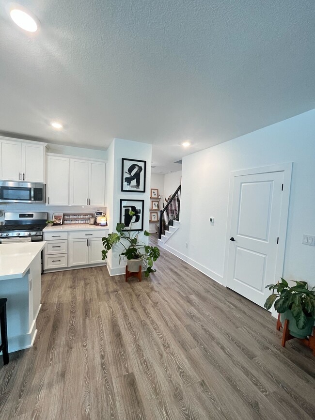 Building Photo - 2905 St Regis Dr