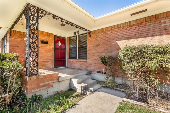 Building Photo - 2625 San Medina Ave