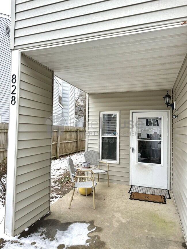 Building Photo - 828 23rd St