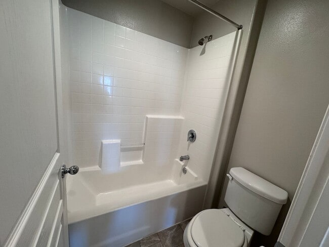 Building Photo - Large Newer Home - 4 Bedroom / 3 1/2 Bath