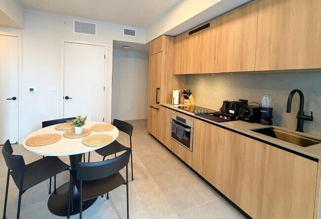 Building Photo - 121 NE 5th St