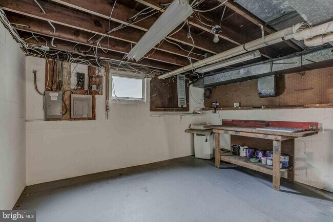 Building Photo - 9703 Stoneham Terrace