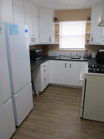 Building Photo - 702 Hughlett Ave