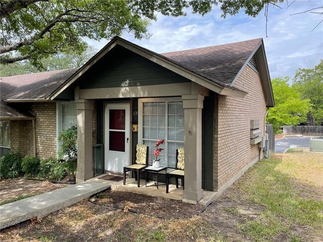 Building Photo - 1015 E Yager Ln