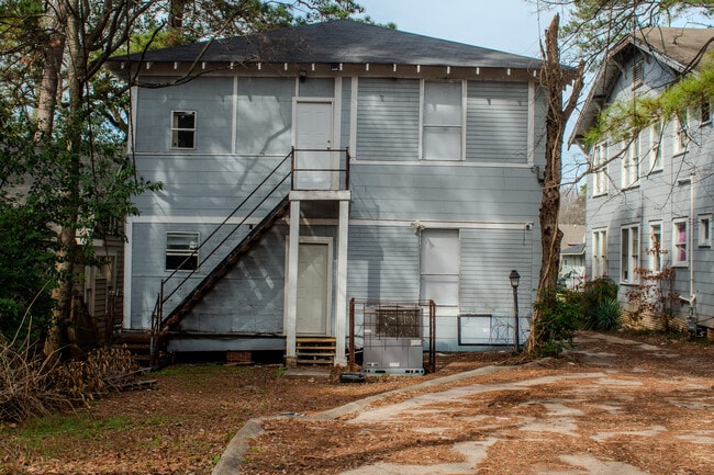 Building Photo - 621 Merrick St