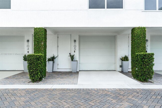 Building Photo - 455 NE 39th St