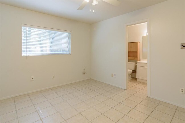 Building Photo - 80 S Wavy Oak Cir