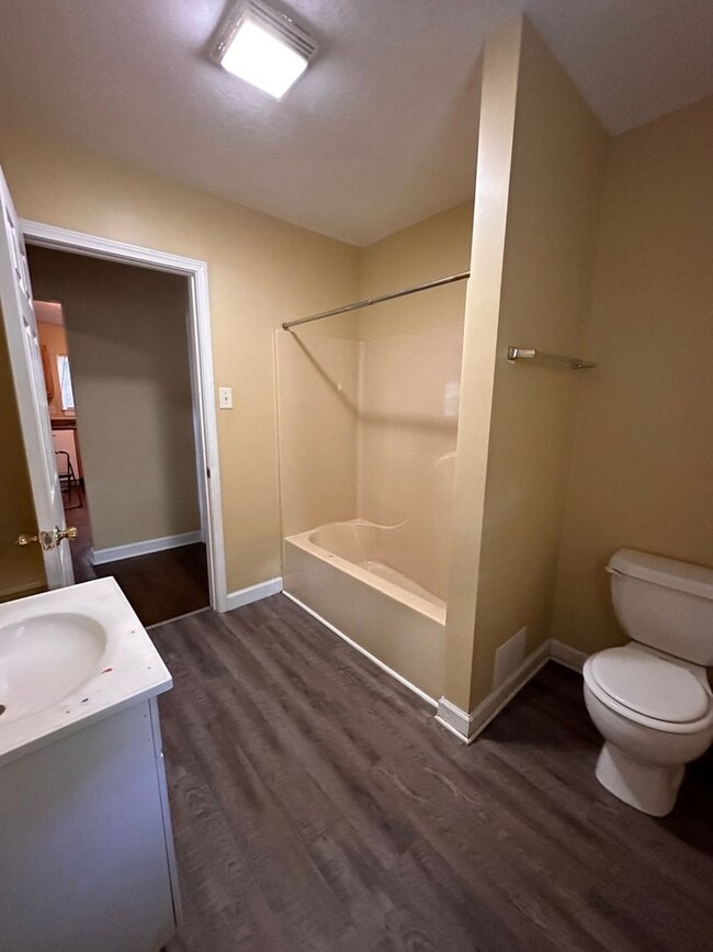 Building Photo - 610 Martin St