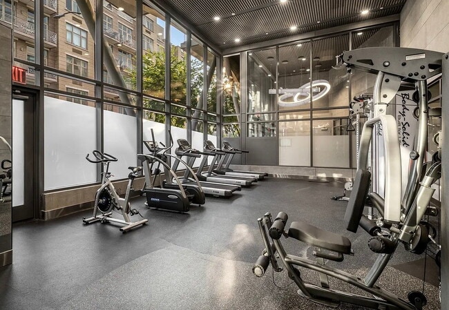 Building Photo - Mint condition south-facing one bedroom wi...