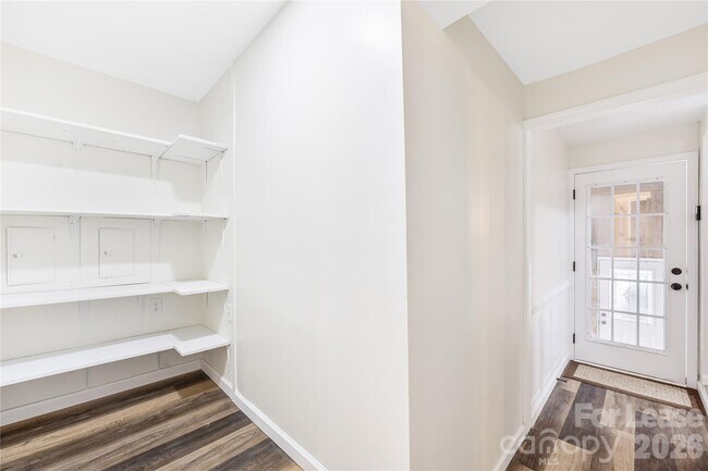 Building Photo - 203 Ewing Dr