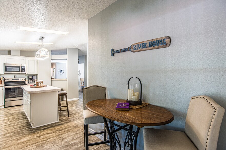 Building Photo - 2275 S Hunt Point