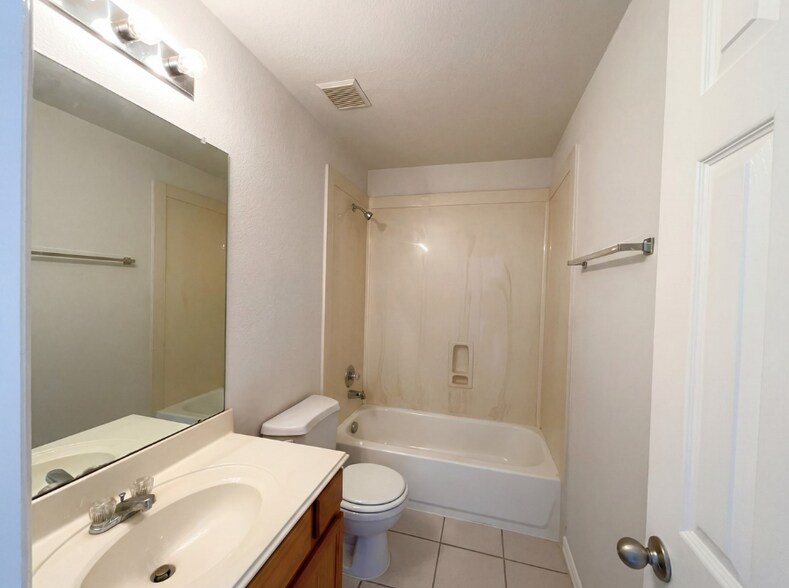 Building Photo - 200 Rippling Creek Ln