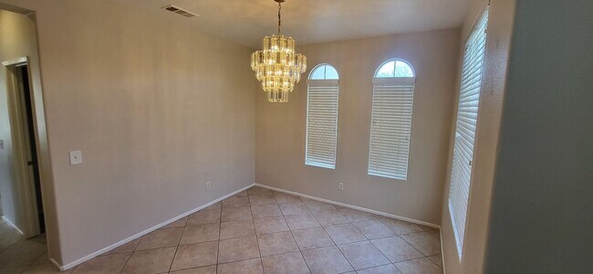 Building Photo - 3 BR, 2.5 Bath + Loft & Office/Den