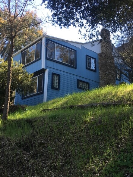 Building Photo - 1872 Seminole Dr