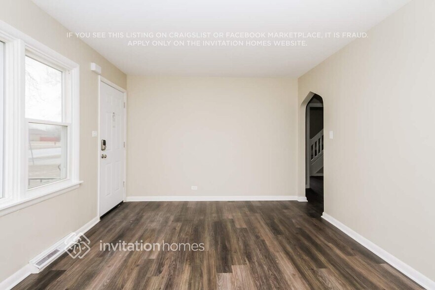 Building Photo - 8732 Oak Park Ave