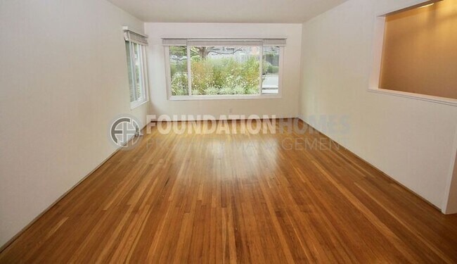 Building Photo - 599 Tamarack Dr