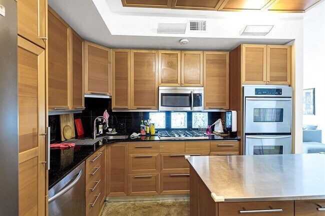 Building Photo - 5878 Valley Forge Dr