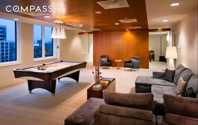 Building Photo - 306 Gold St