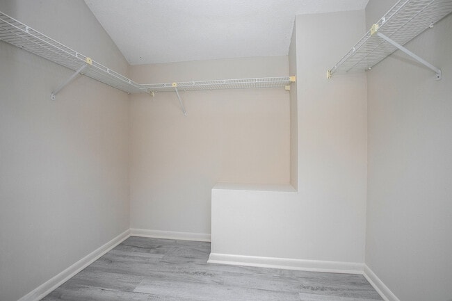 Building Photo - 5735 Fox Hollow Rd