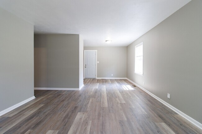 Building Photo - 432 Woodview Dr