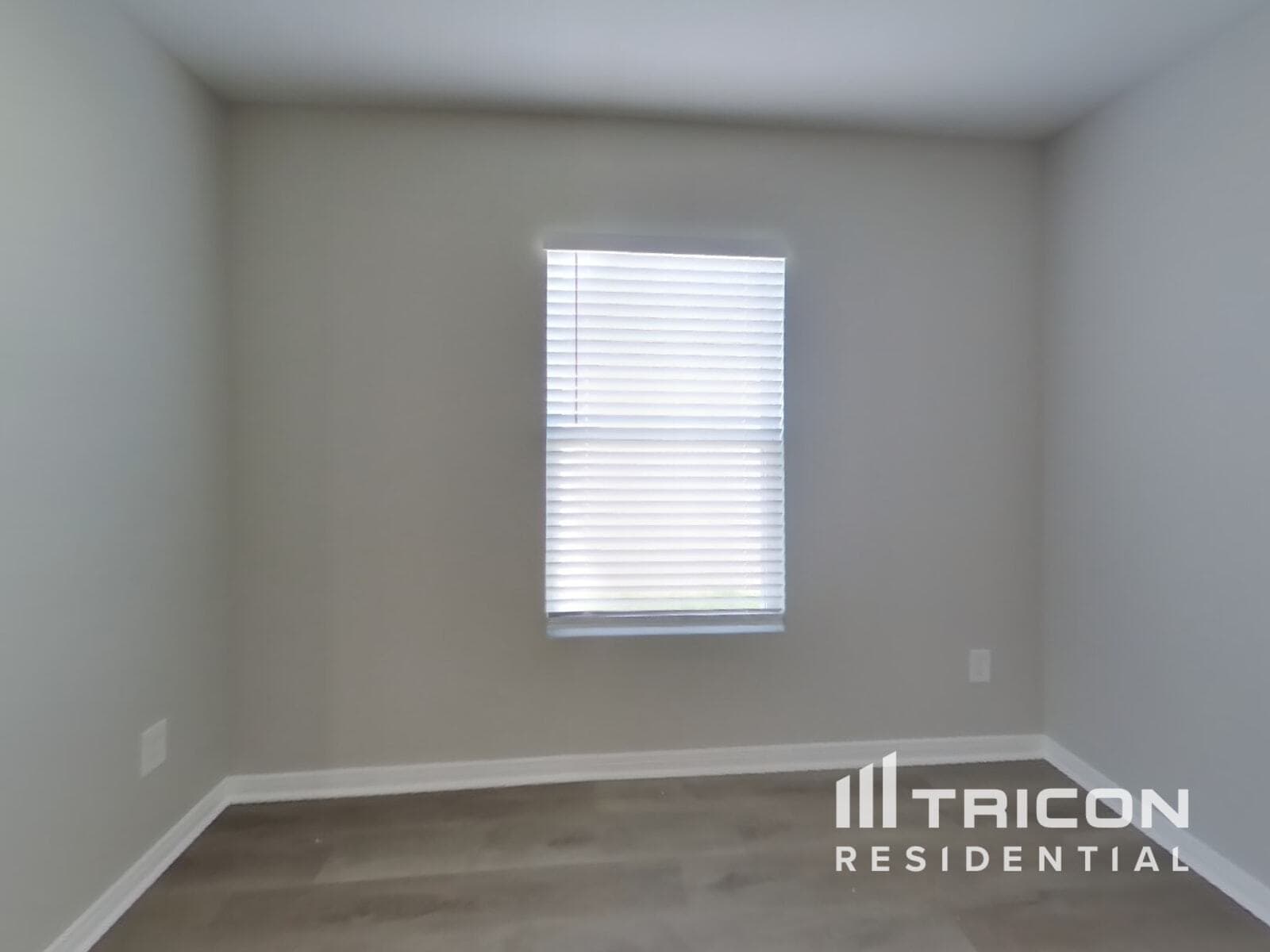 Building Photo - 15680 Del Norte Dr
