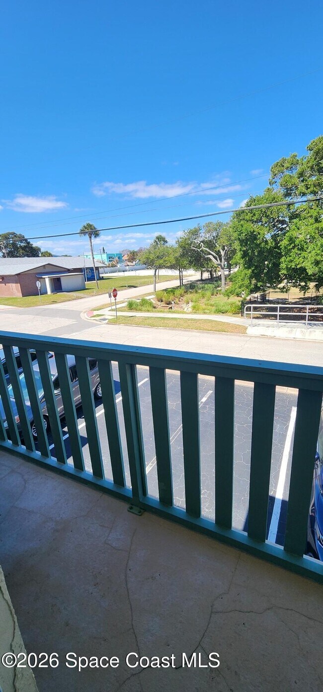 Building Photo - 310 Taylor Ave