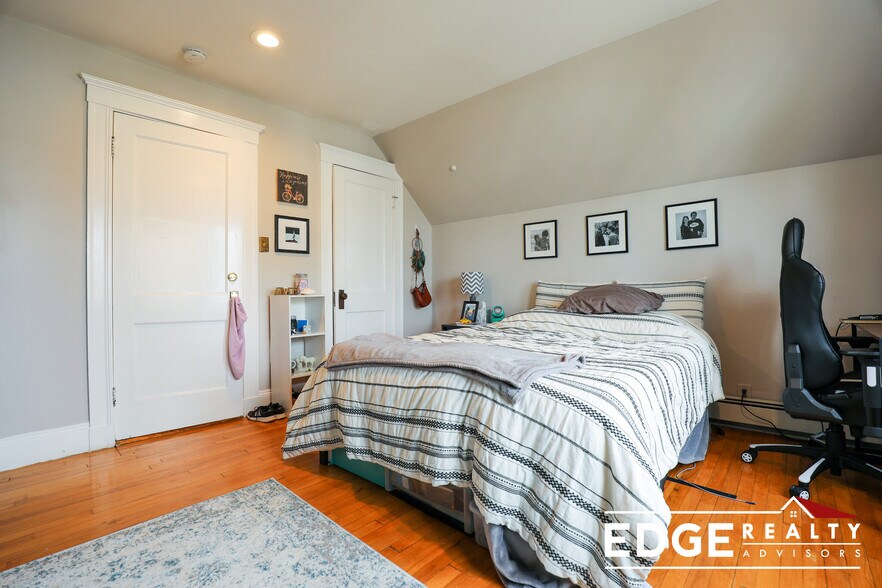 Building Photo - 33 Long Ave