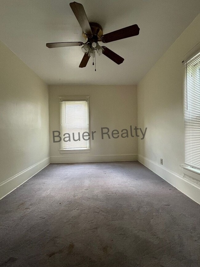 Building Photo - Three Bedroom Near Brookside Park