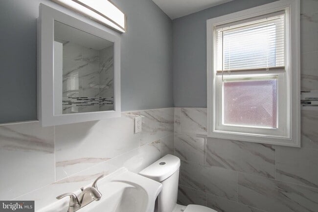 Building Photo - 5905 Houghton St