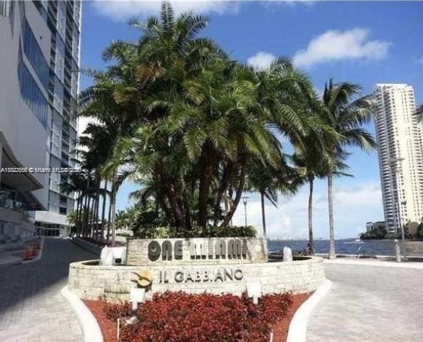 Primary Photo - 325 S Biscayne Blvd