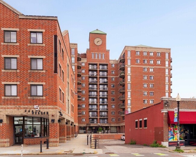 Building Photo - 15 N Beacon St