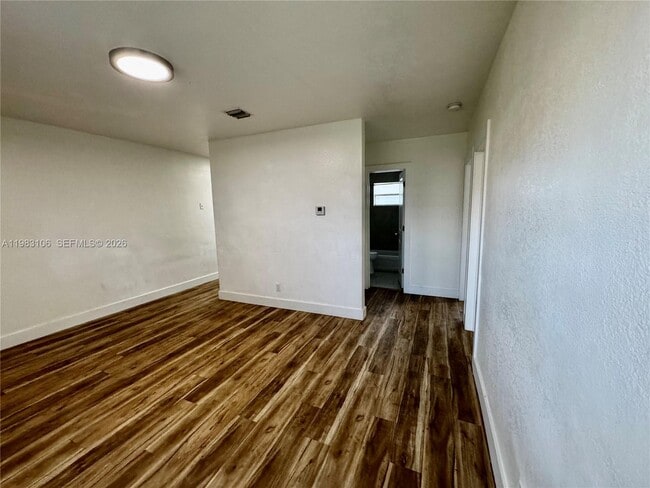 Building Photo - 609 NW 2nd Ave