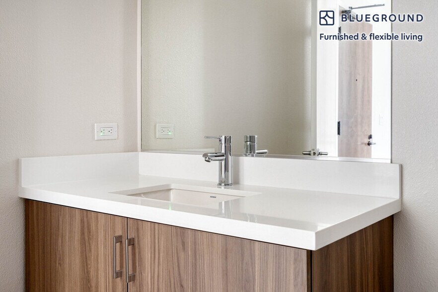 Building Photo - 1545 San Antonio St