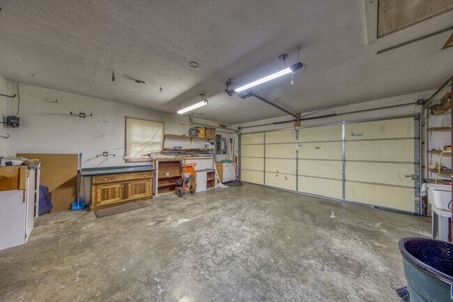 Building Photo - 105 Newton Ln