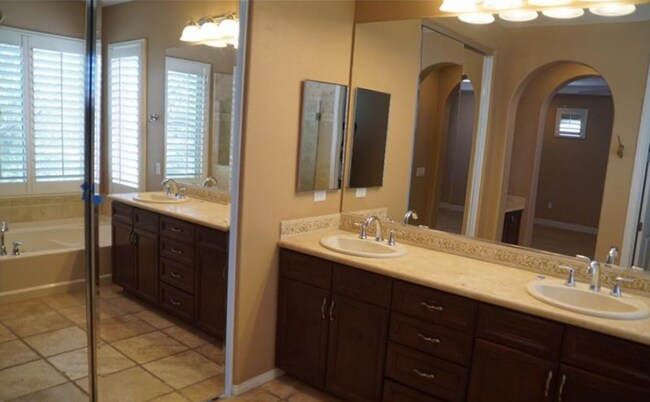 Building Photo - 2407 Granada Bluff Ct