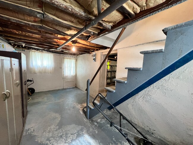 Building Photo - 448 Biddle St