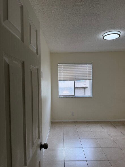 Building Photo - 2047 NW 56th Ave