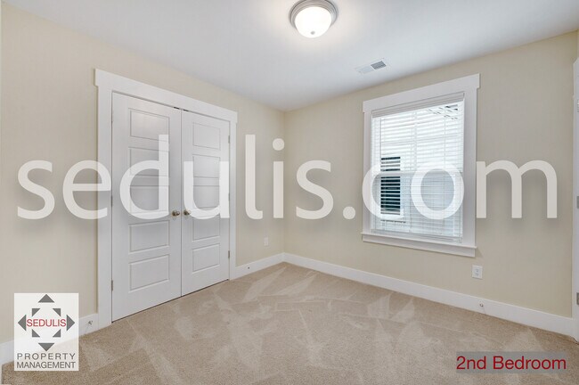 Building Photo - 3923 Four Poles Park Dr