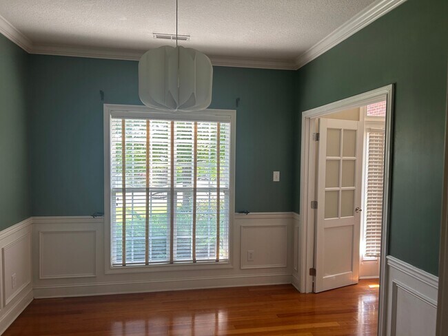 Building Photo - 2807 Oakleigh Twp Dr