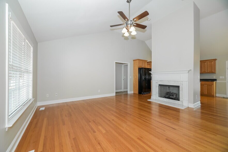 Building Photo - 2951 Buckner Ln