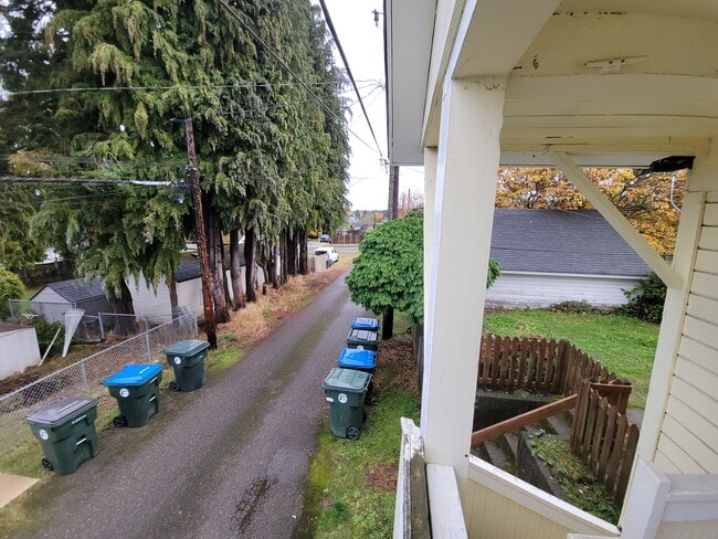 Building Photo - 211-212 W 13th St