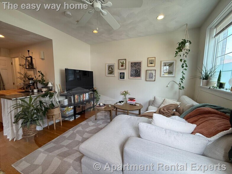 Building Photo - 300 Highland Ave