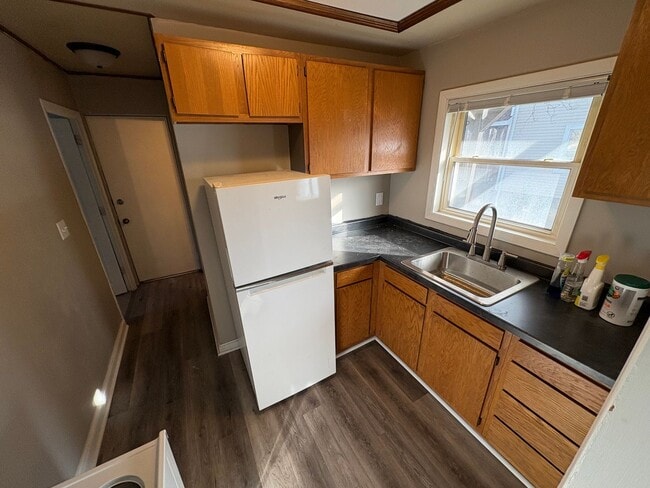 Building Photo - 2312 W 10th St