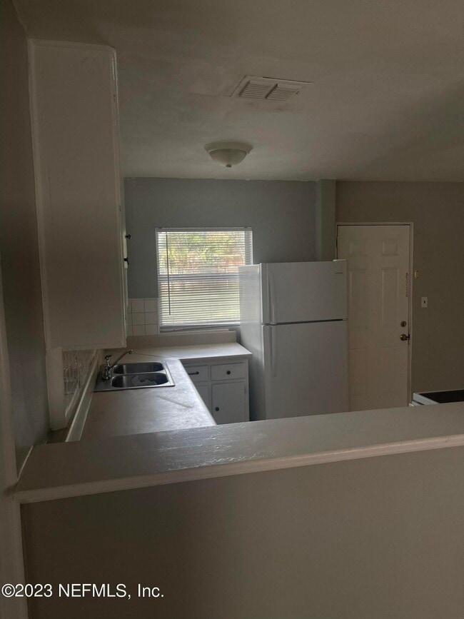 Building Photo - 5467 Windermere Dr