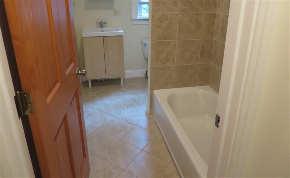 Building Photo - 6 Giles Park