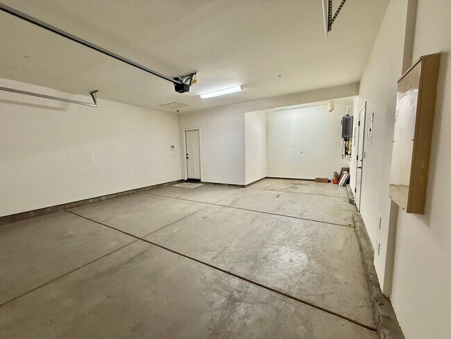 Building Photo - 1561 Osborn Dr
